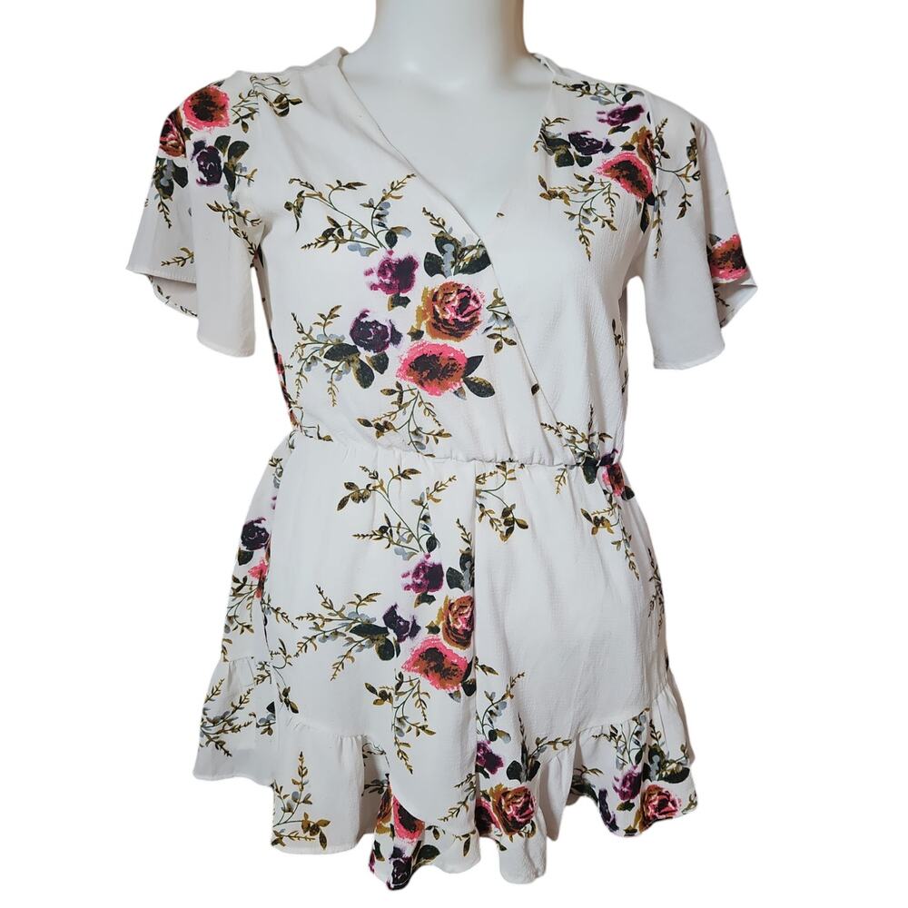 Davi & Dani Floral Romper Size Small